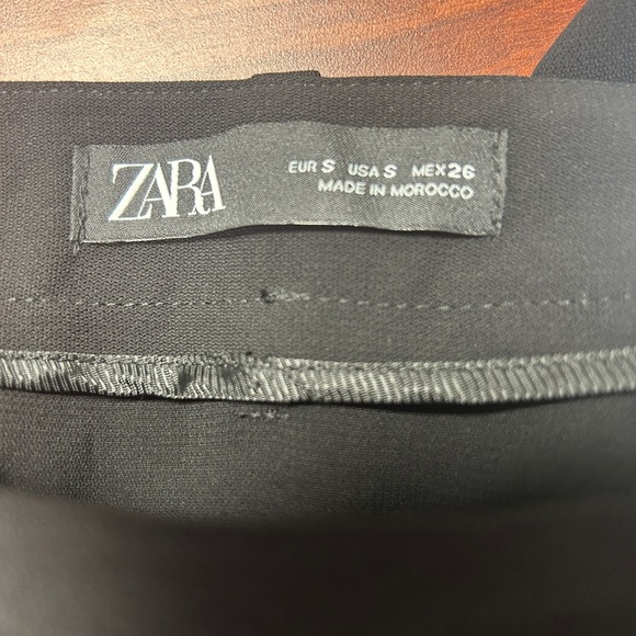 Black Women's Ruffle Hem Shorts - Picture 4 of 4